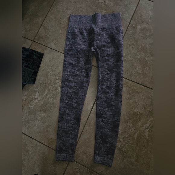 Gymshark Camo Leggings Purple - Picture 3 of 3